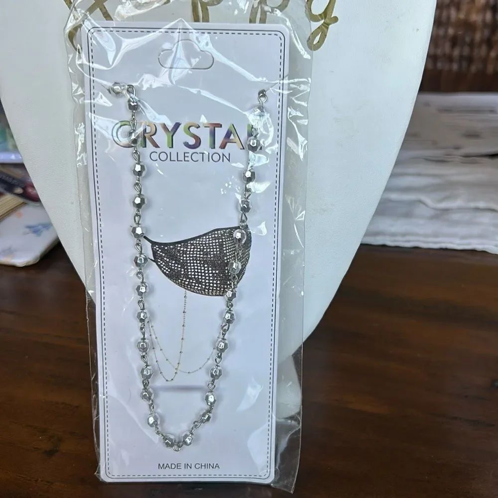 Mask silver color beads support